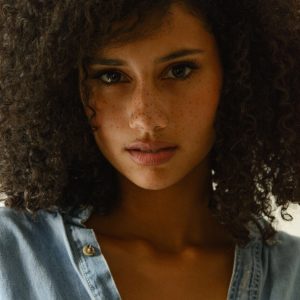 Plan hot entre voisins ? Moi c’est Lola, j’habite tout près et je rêve qu’on s’appelle pour un tchat brûlant Lola - rencontre-Black-Caluire-et-Cuire