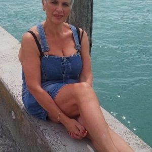 Coucou, un peu de chaleur dans ma vie Laure - rencontre-Cougar-Antibes